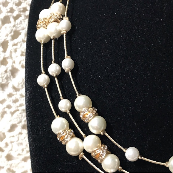 Anne Klein NWT Pearl and gold Fab necklace!  Crystals in between! Has logo! - Picture 2 of 3